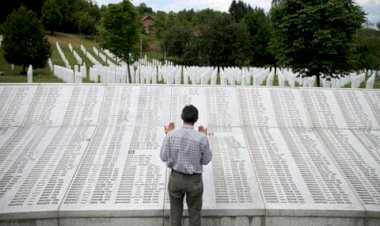 Bosnian Muslims Commemorate Anniversary of Srebrenica Massacre