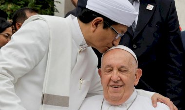 Pope Francis in World’s Largest Muslim Nation: Meets Grand Imam, Calls for Harmony in Diversity