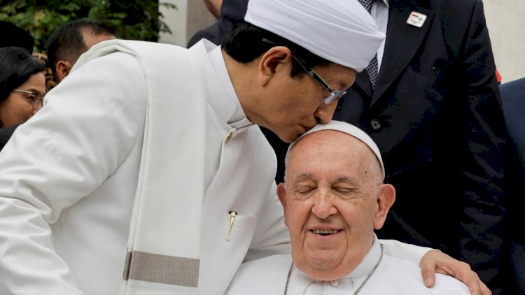 Pope Francis in World’s Largest Muslim Nation: Meets Grand Imam, Calls for Harmony in Diversity