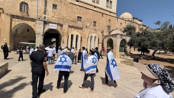 Netanyahu Speaks Beneath Al-Aqsa as Settlers Storm Mosque Compound
