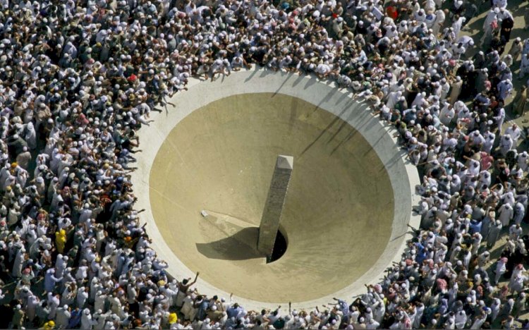 The Symbolic Stoning: Days in Mina During Hajj