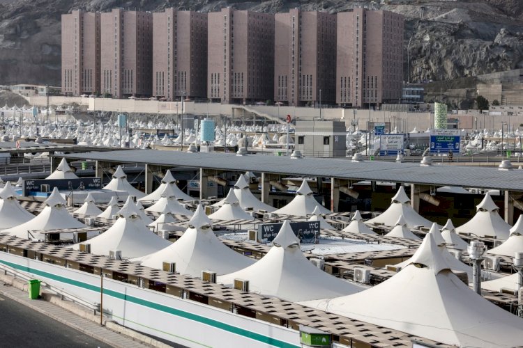 Dul Hijja 8 : Hajj Pilgrims at Mina on the Day of Tarwiya